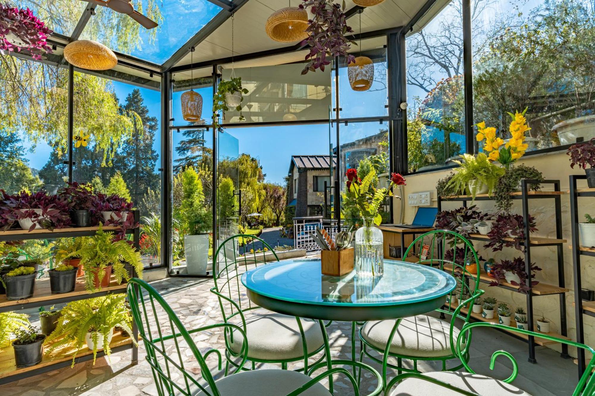 Shervani Hilltop Resort Нейнитал Екстериор снимка