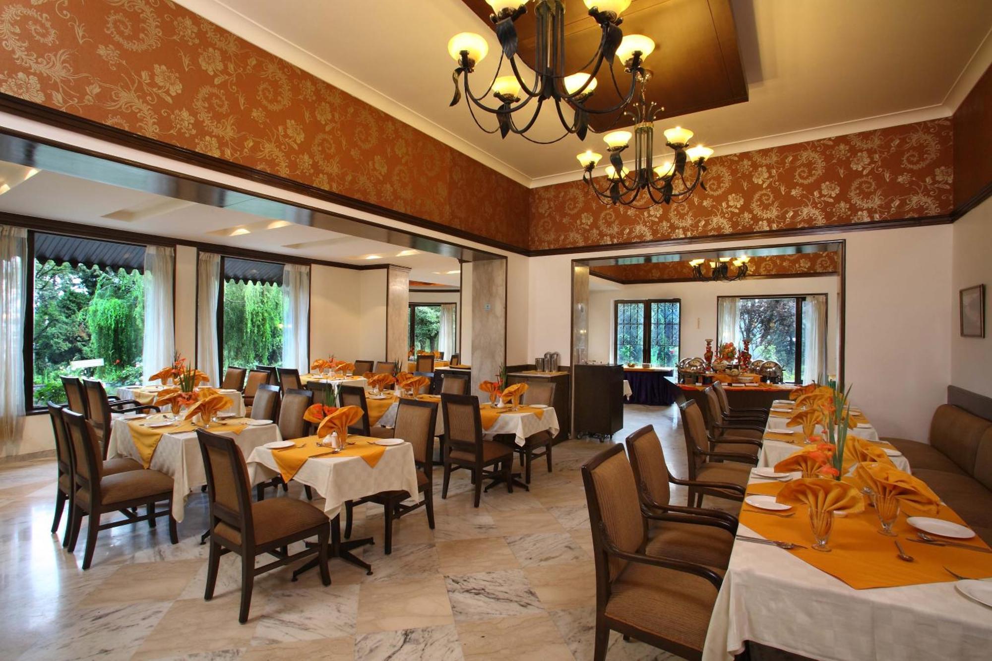Shervani Hilltop Resort Нейнитал Екстериор снимка