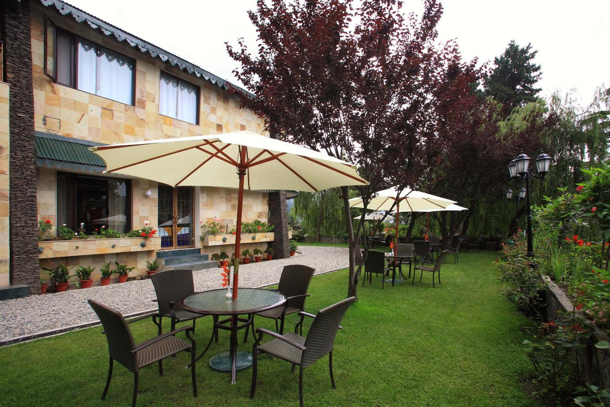 Shervani Hilltop Resort Нейнитал Екстериор снимка