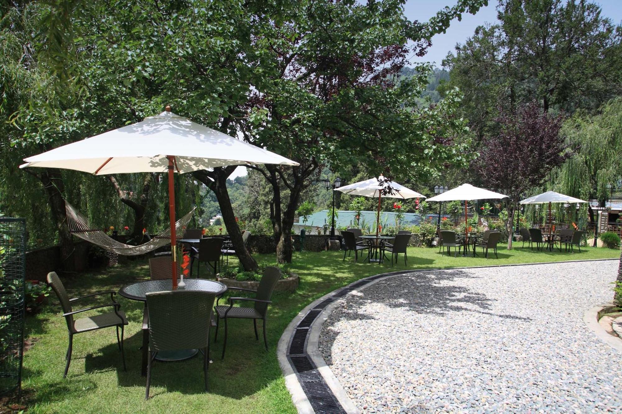 Shervani Hilltop Resort Нейнитал Екстериор снимка